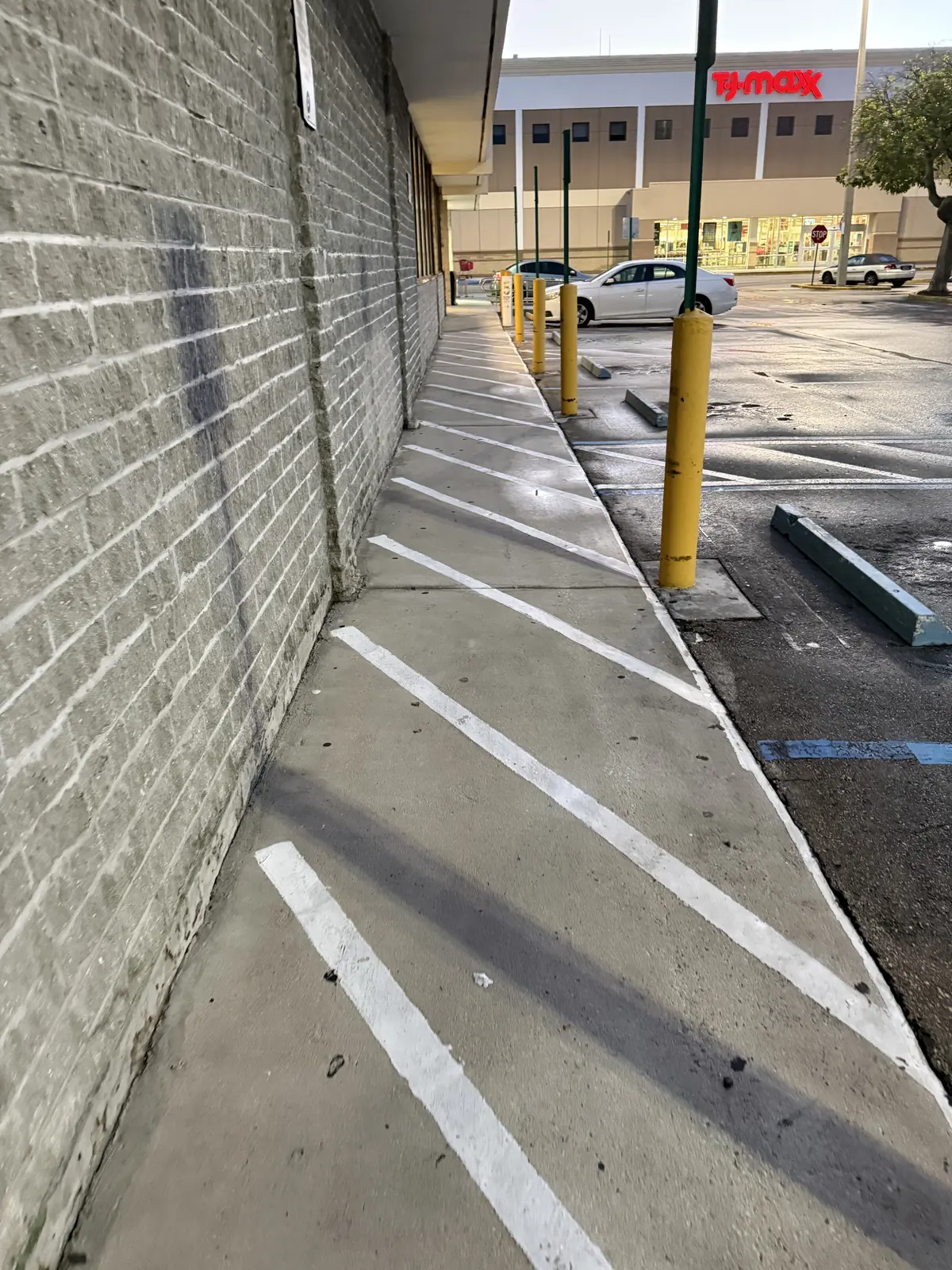 Surface cleaning before, Loading walkway, commercial
